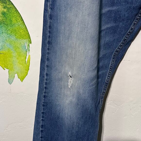 Adam Levine Mens Size 38 x 32 Medium Wash Distressed Patriot Straight Jeans - Picture 7 of 7